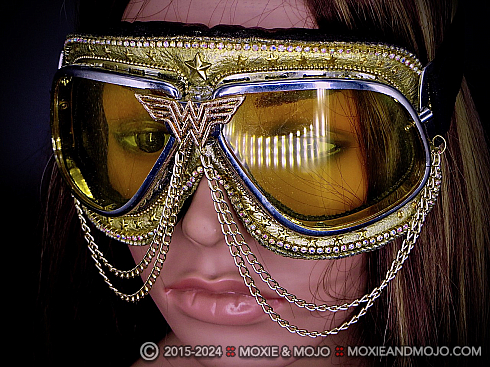 Moxie and Mojo Wonder Woman Gold Chains Goggles