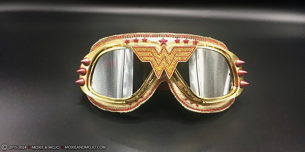Moxie & Mojo  :: Wonder Woman Gold