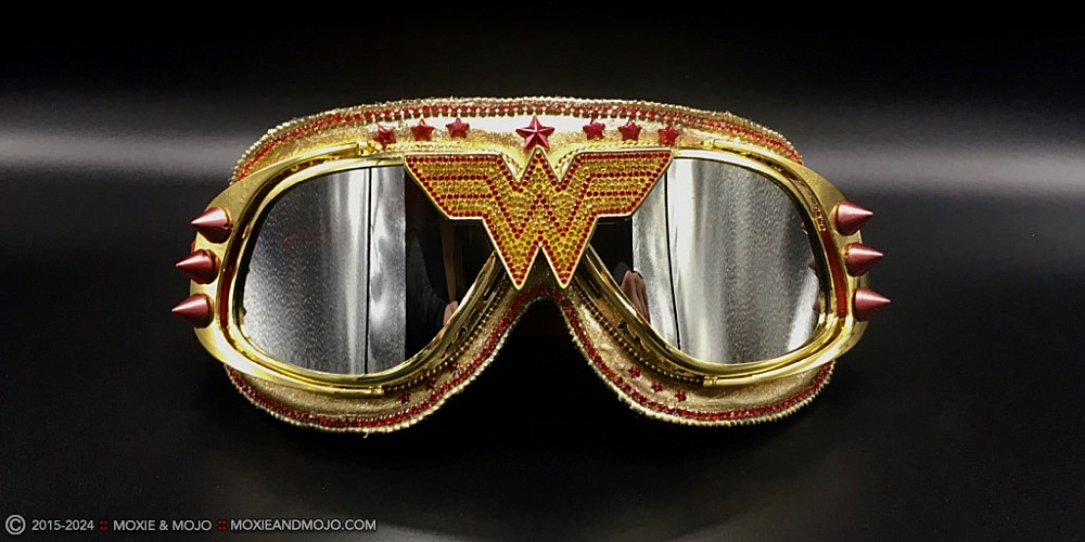 Moxie & Mojo  :: Wonder Woman Gold