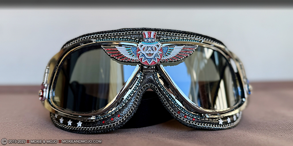 Moxie & Mojo  :: American Dead