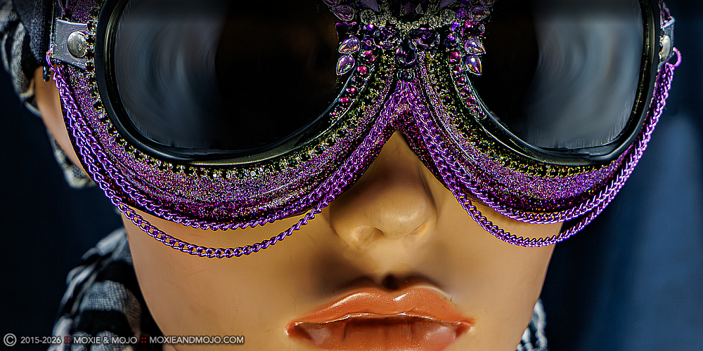 Moxie & Mojo  :: Ultra-Violet Vixen